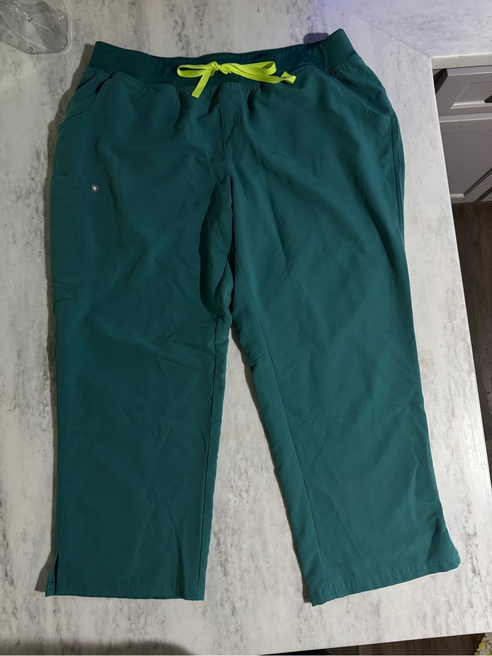 Figs Kade Women’s Scrub Pants in surgical green size 3xl petite
